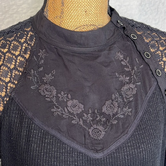 FREE PEOPLE SWEETEST THING LACE SLEEVES THERMAL TOP SMALL - Picture 3 of 16